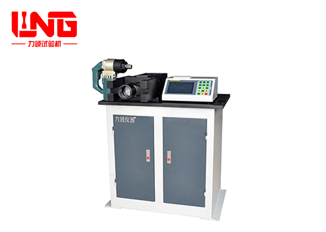 Digital display high strength bolt detector