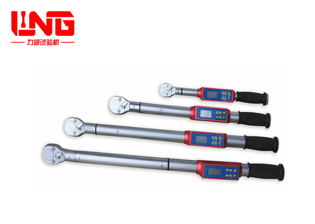 Digital torque wrench