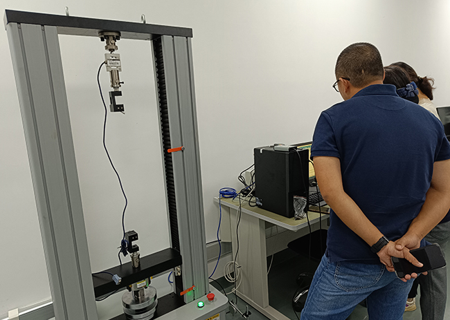 Suqian College teacher feedback: The imported HDW-100H high-tech material tensile testing machine has stable performance and simple and convenient operation